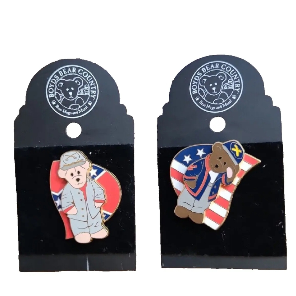 Boyd’s Bears civil war lapel pins. North & South